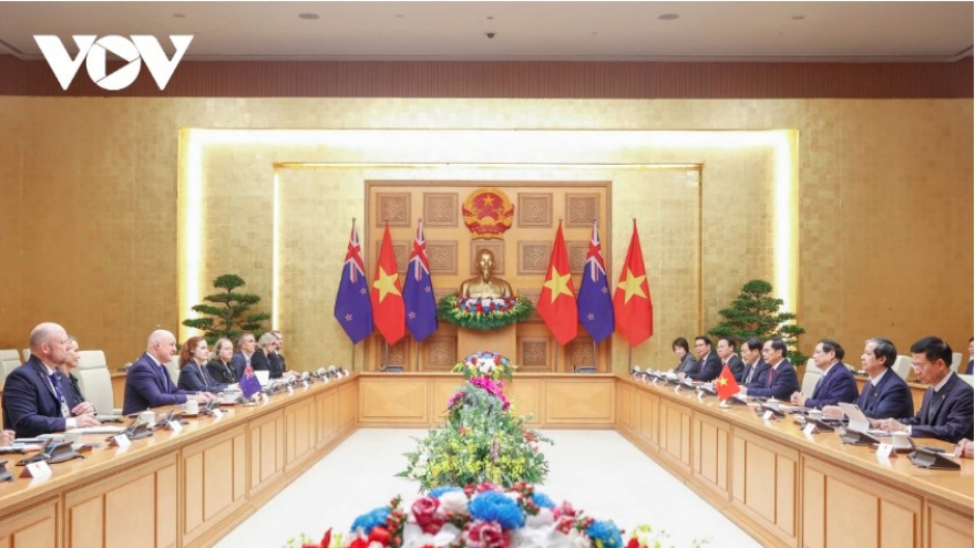 Vietnam, New Zealand sign multiple cooperation documents